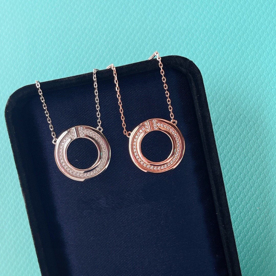 [Hevara Jewelry]DIAMOND AND MOTHER OF PEARL CIRCLE PENDANT