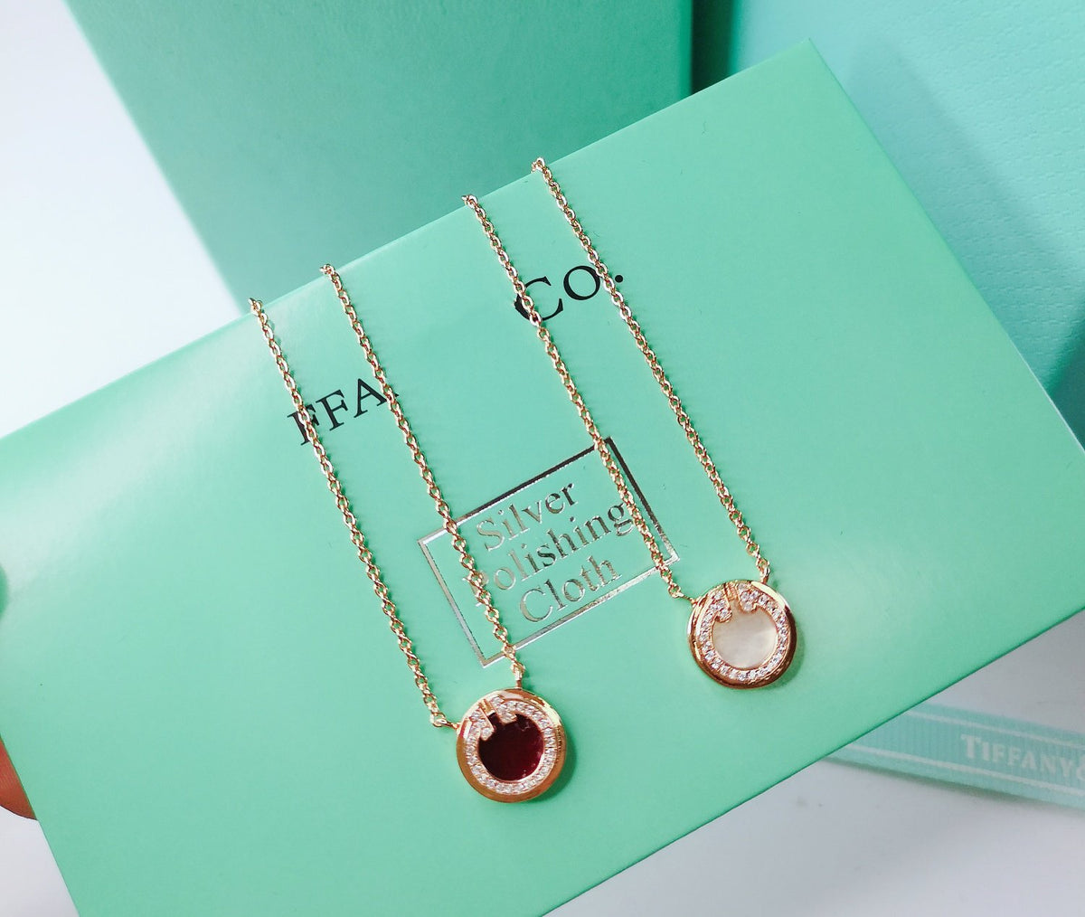 [Hevara Jewelry]DIAMOND AND MOTHER PEARL CIRCLE NECKLACE PENDANT