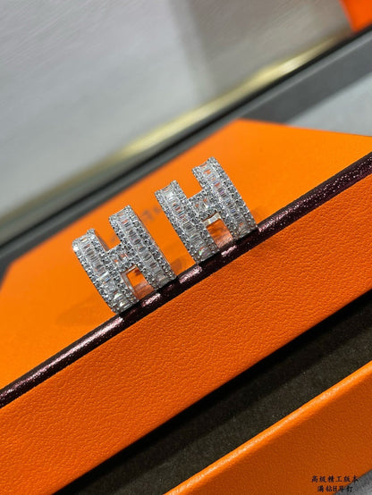 [⭐Hevara Jewelry]H STUD EARRINGS WITH SILVER DIAMONDS