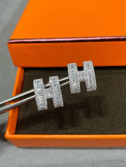 [⭐Hevara Jewelry]H STUD EARRINGS WITH SILVER DIAMONDS