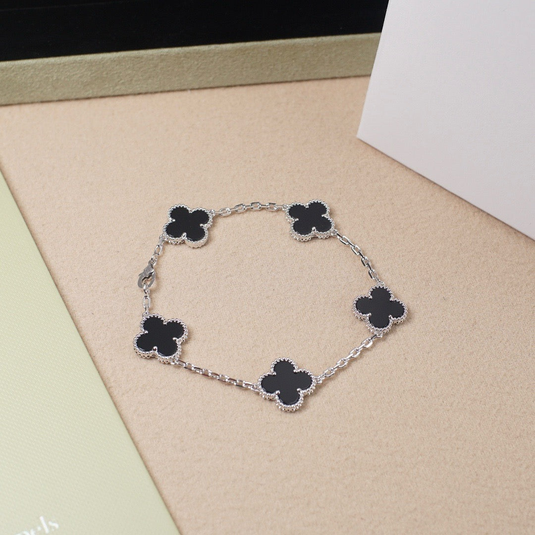 [⭐Hevara Jewelry] CLOVER 5 MOTIF ONYXS BRACELET COLLECTION