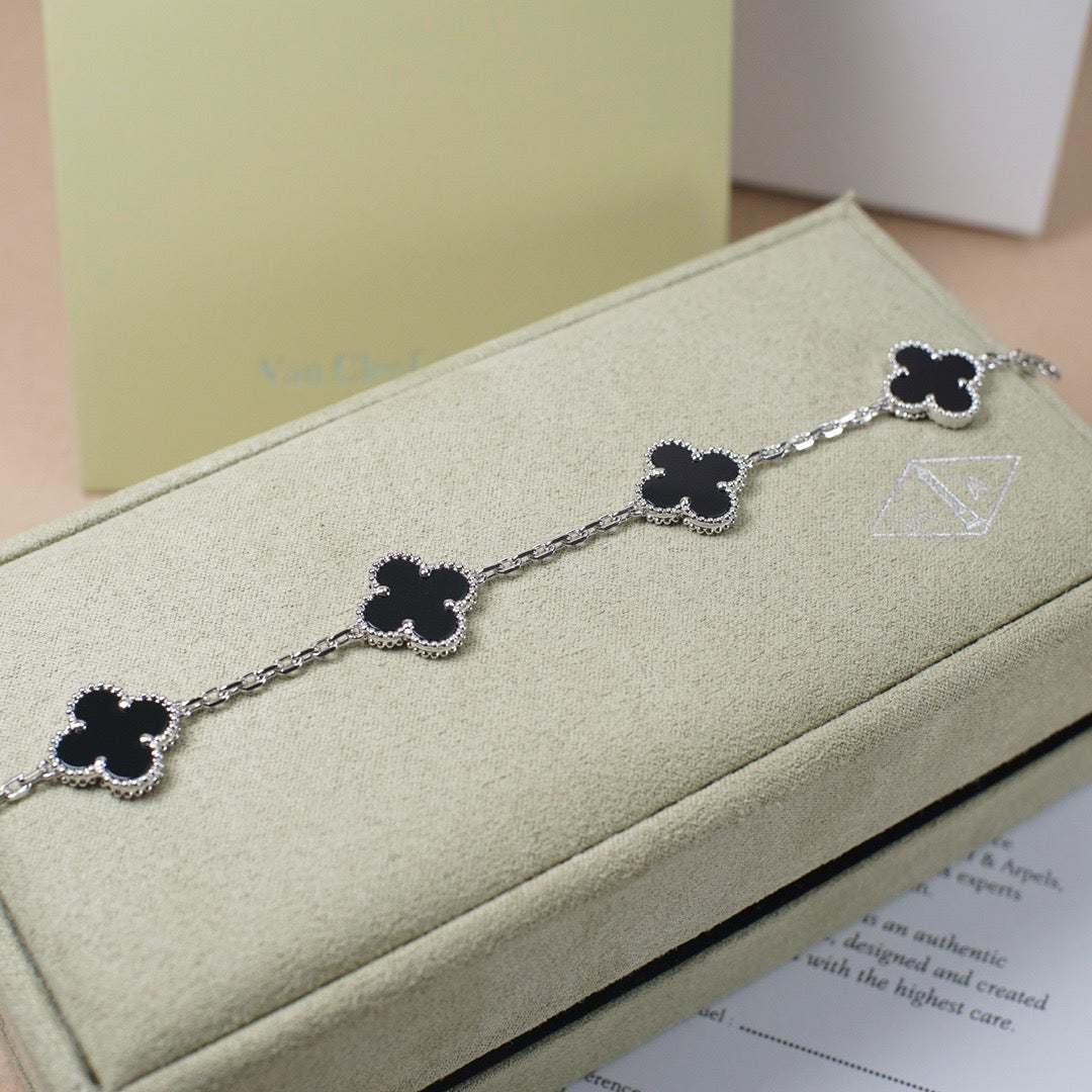 [⭐Hevara Jewelry] CLOVER 5 MOTIF ONYXS BRACELET COLLECTION