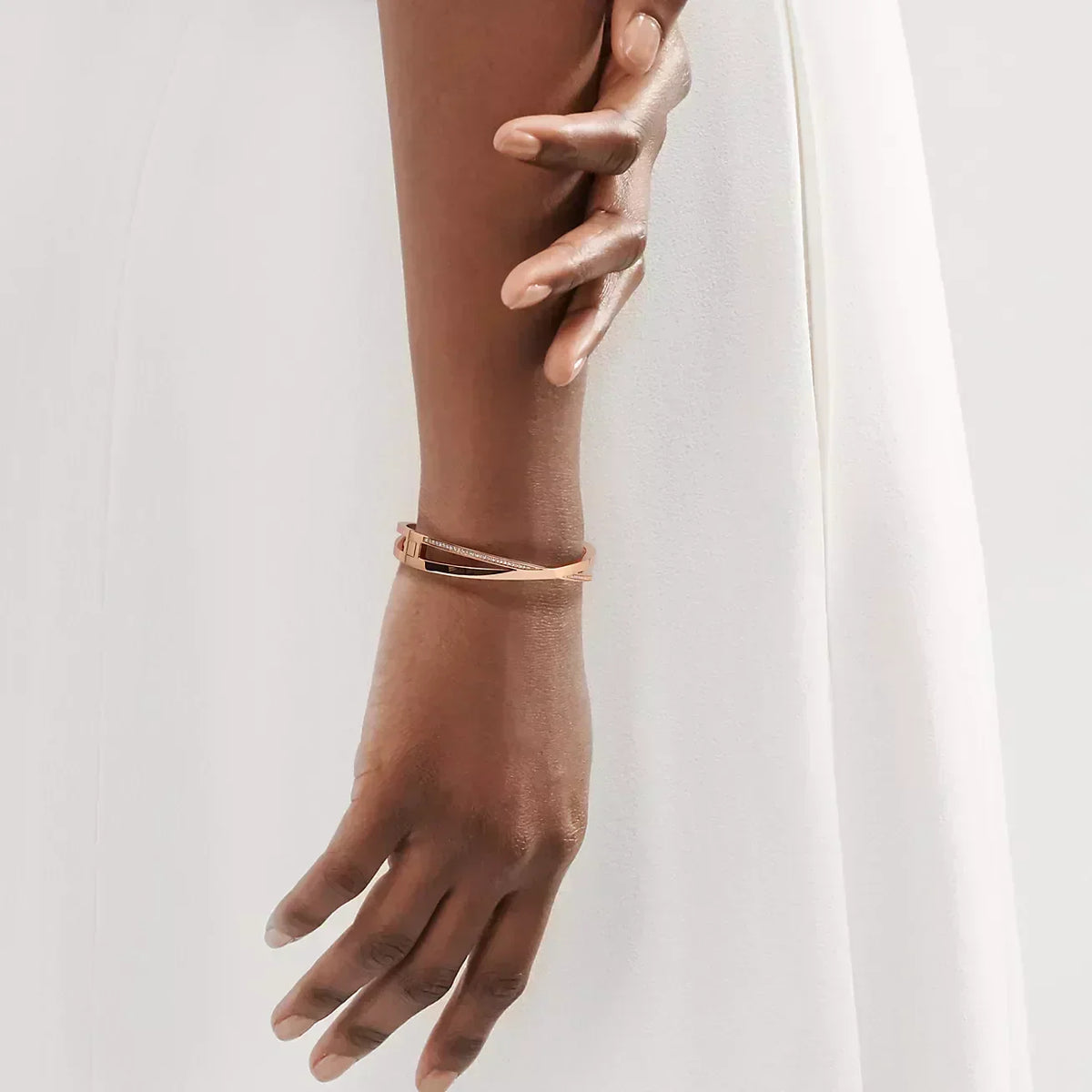 [Hevara Jewelry]NARROW HINGED BANGLEIN WITH DIAMONDS SMALL