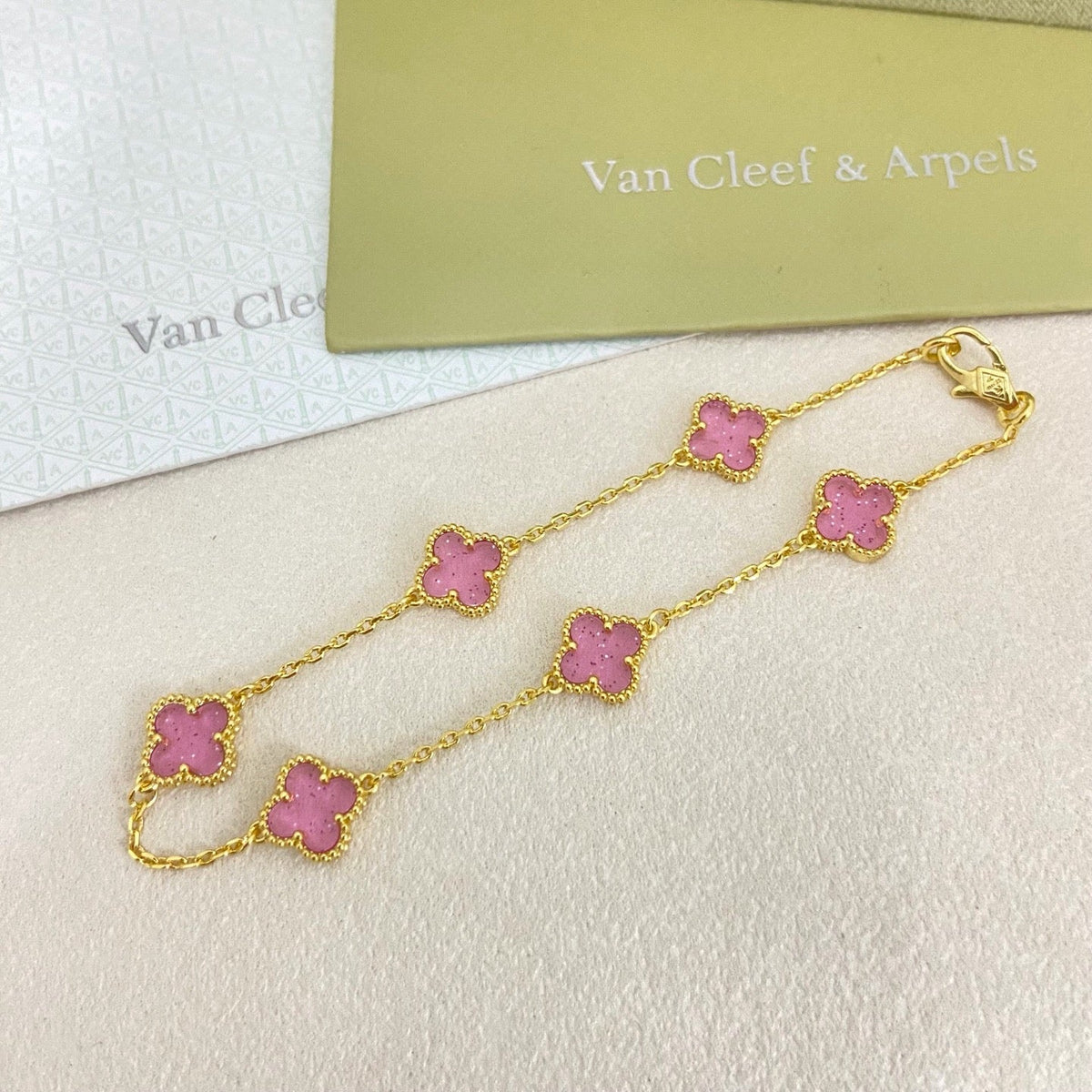 [⭐Hevara Jewelry]2026 NEW CLOVER 6 MOTIF BUBBLE PINK ENAMEL BRACELET