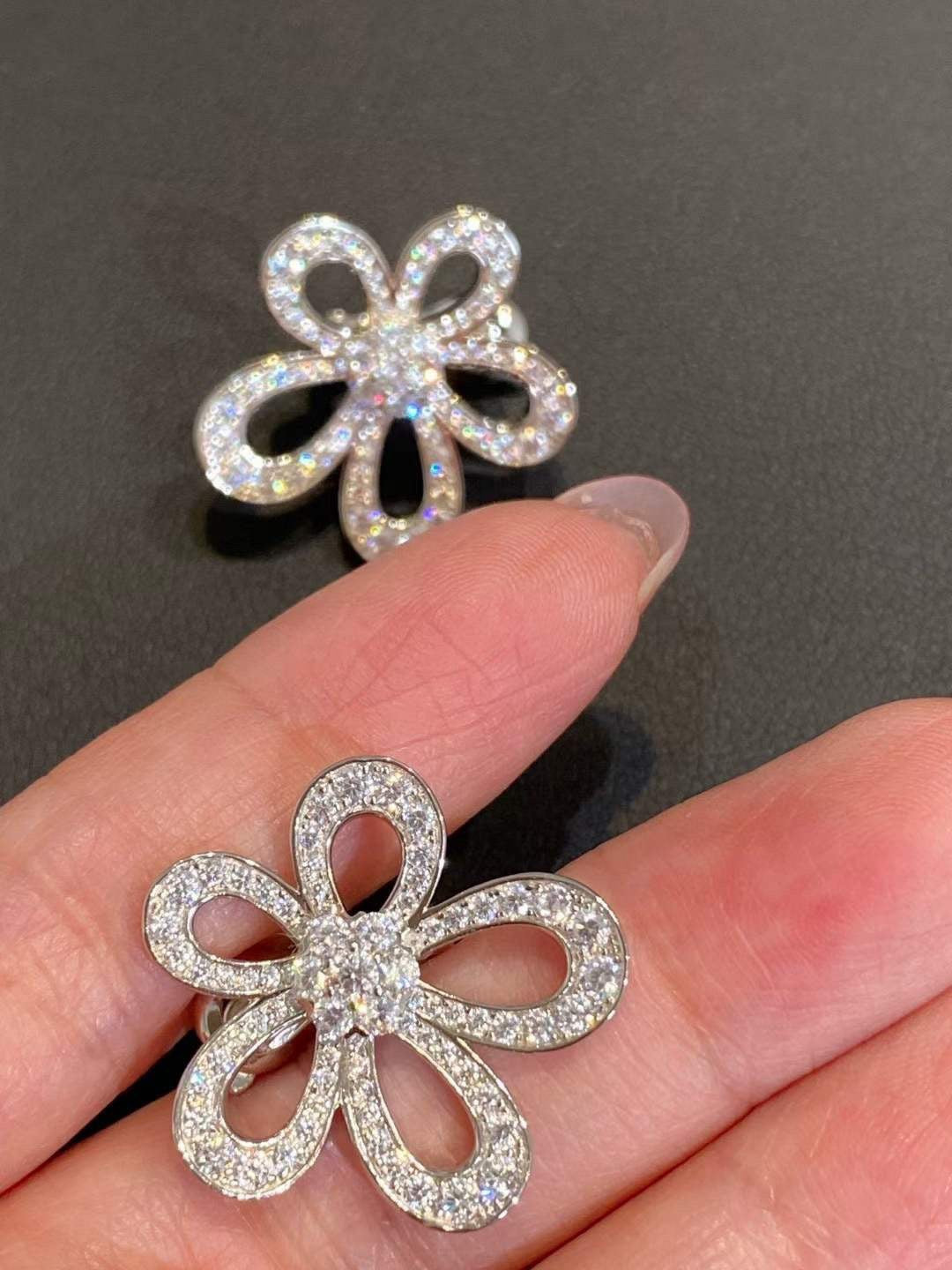 [⭐Hevara Jewelry]FLOWERLACE EARRINGS FULL DIAMONDS