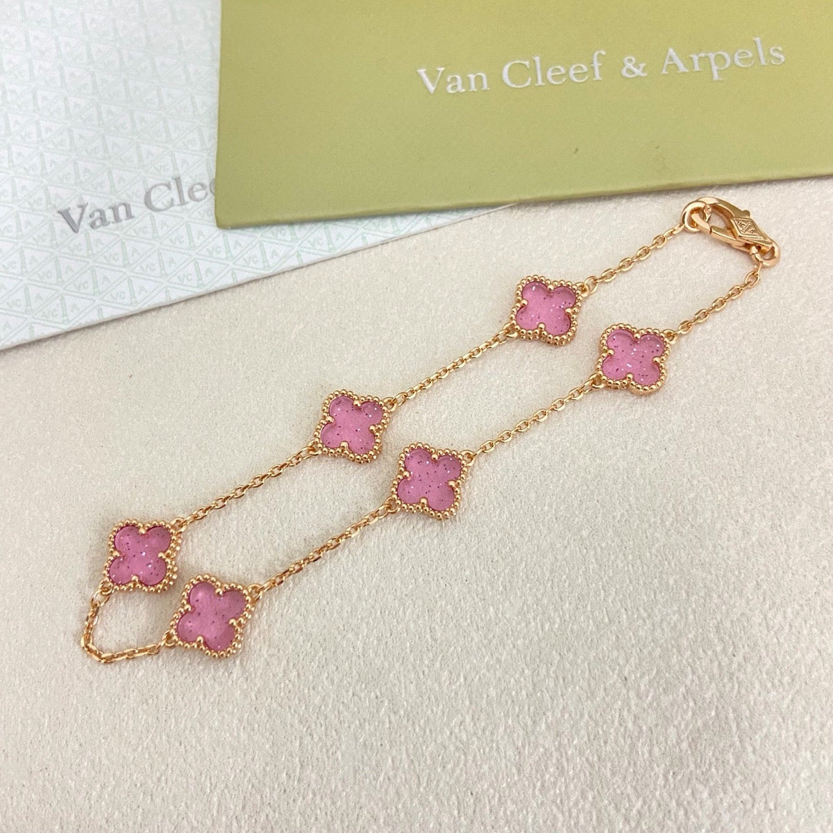 [⭐Hevara Jewelry]2026 NEW CLOVER 6 MOTIF BUBBLE PINK ENAMEL BRACELET