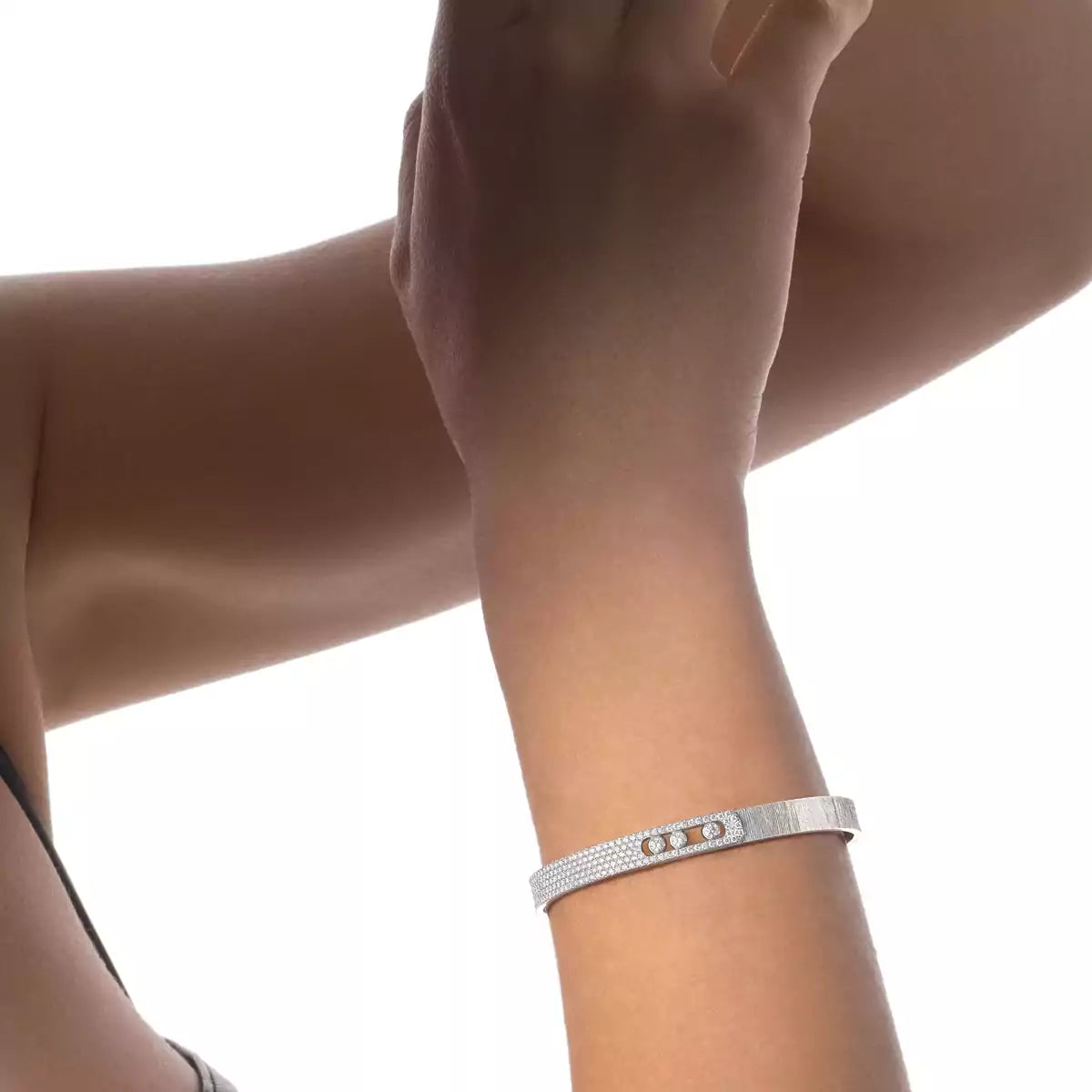 [⭐Hevara Jewelry]Move Noa Ciselé half pavé bangle