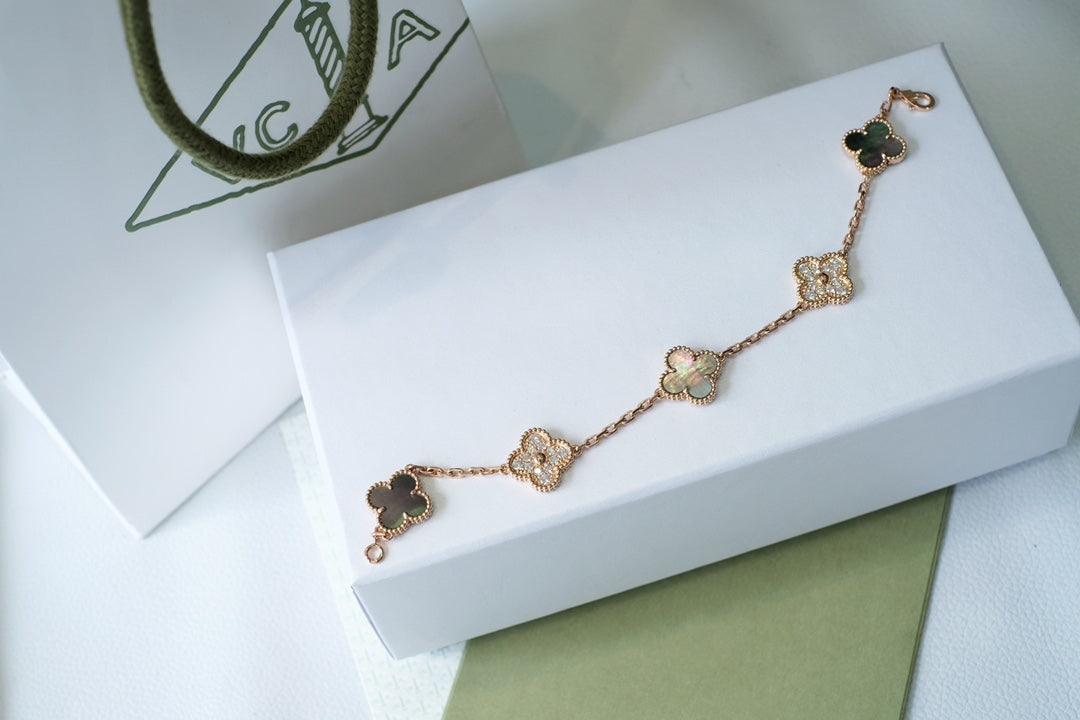 [⭐Hevara Jewelry] CLOVER 5 MOTIF GRAY MOP BRACELET COLLECTION