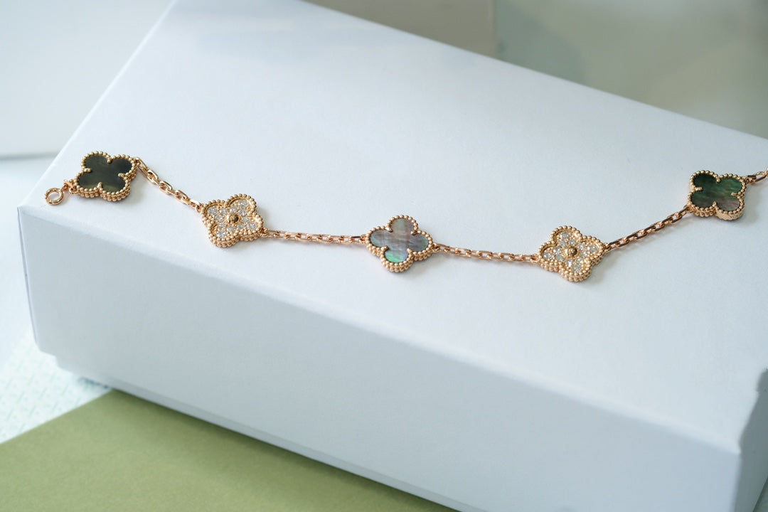 [⭐Hevara Jewelry] CLOVER 5 MOTIF GRAY MOP BRACELET COLLECTION
