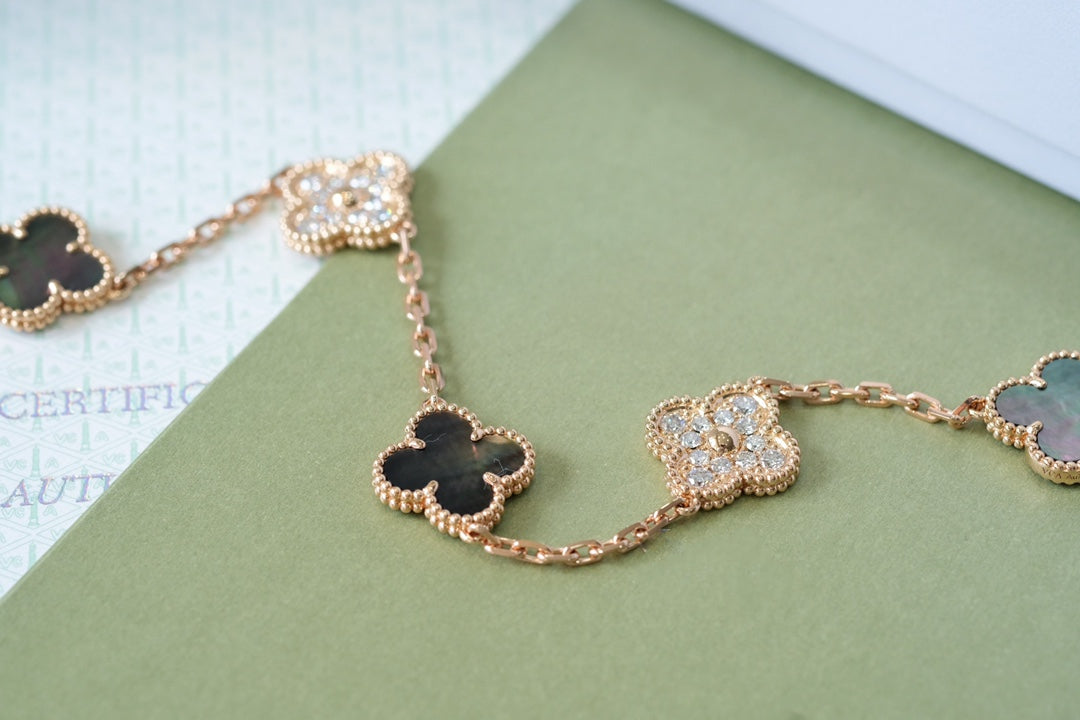 [⭐Hevara Jewelry] CLOVER 5 MOTIF GRAY MOP BRACELET COLLECTION