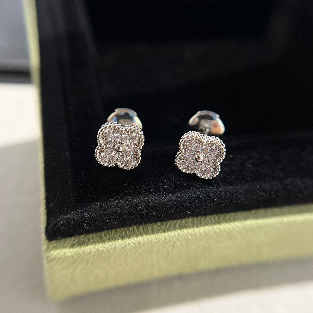 [⭐Hevara Jewelry]CLOVER MINI DIAMOND STUD EARRINGS