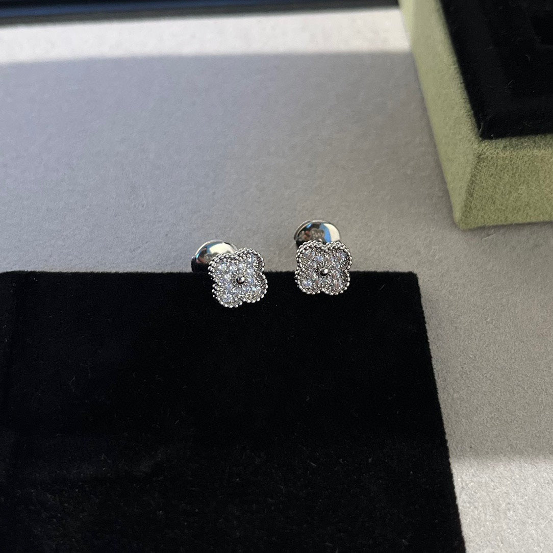 [⭐Hevara Jewelry]CLOVER MINI DIAMOND STUD EARRINGS
