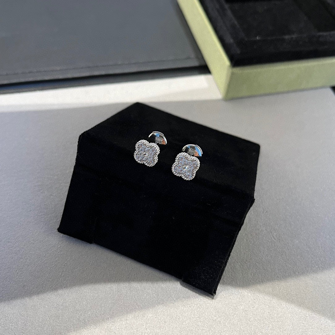 [⭐Hevara Jewelry]CLOVER MINI DIAMOND STUD EARRINGS