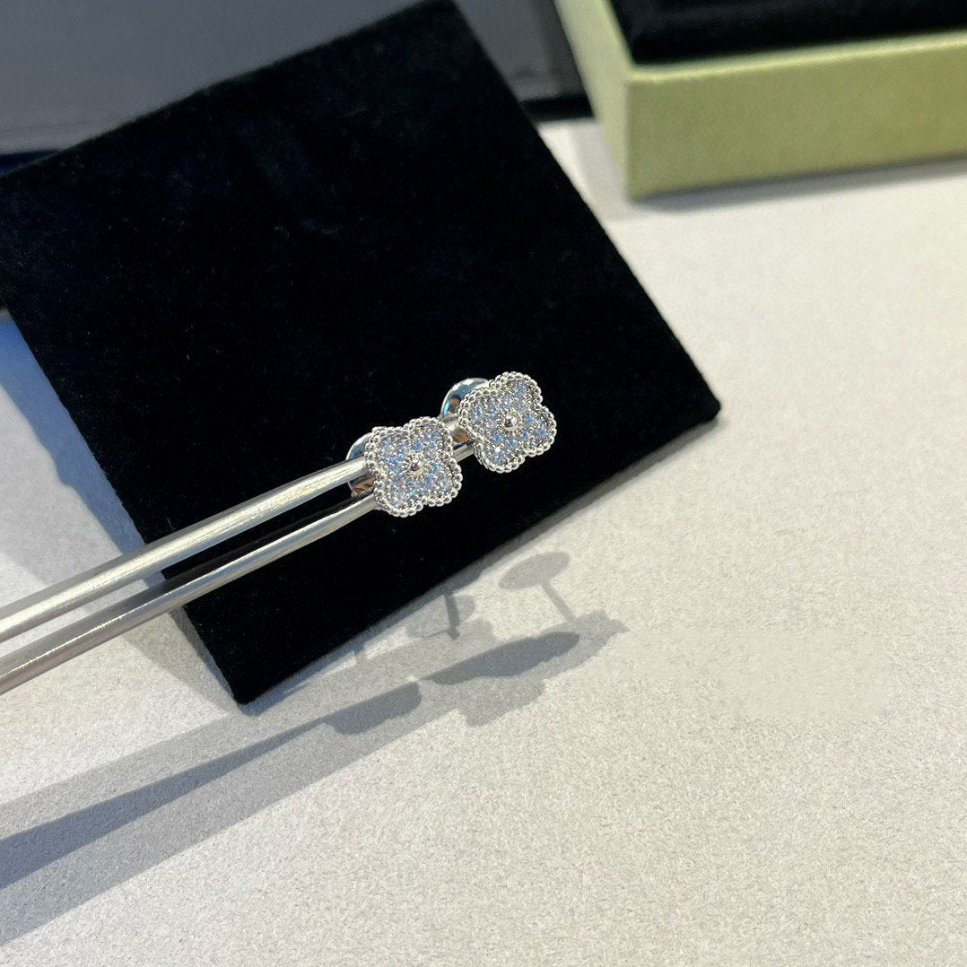 [⭐Hevara Jewelry]CLOVER MINI DIAMOND STUD EARRINGS
